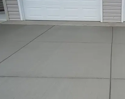 Concrete garage door apron