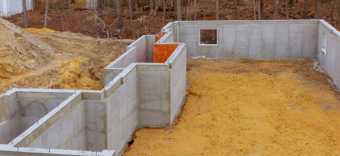commercial concrete construction of poured walls for foundation