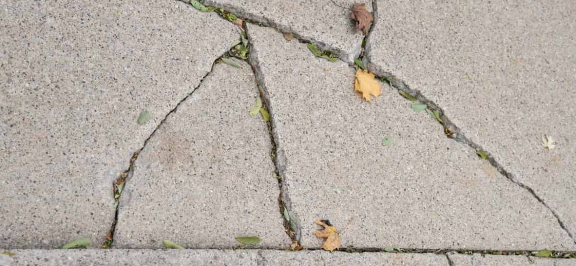 cracked sidewalk in need of concrete repair
